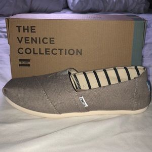 New with box Toms women’s size 10